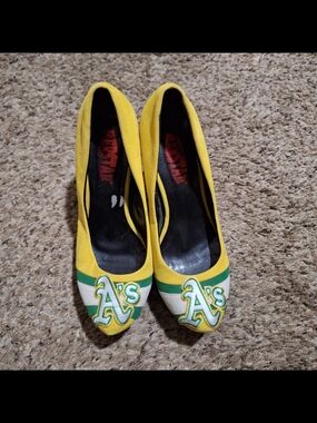 Herstar Oakland A's Suede Platform Heels - Size 8